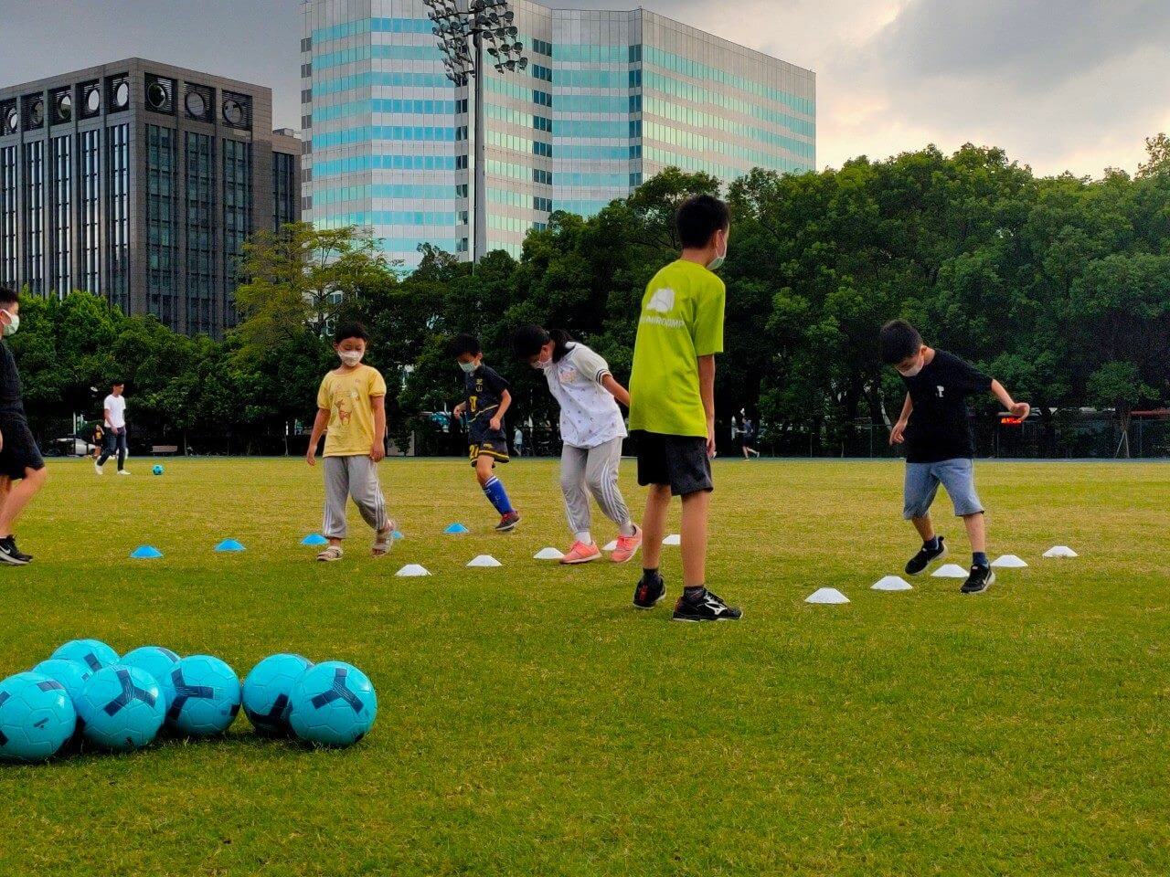 新住民足球夏令營　多元文化踢向視界