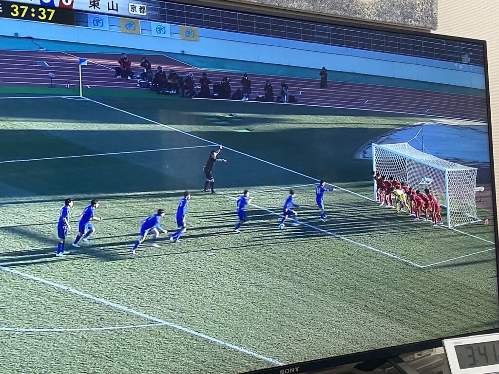 11人的人牆　日本高等足球錦標賽出現神奇一幕