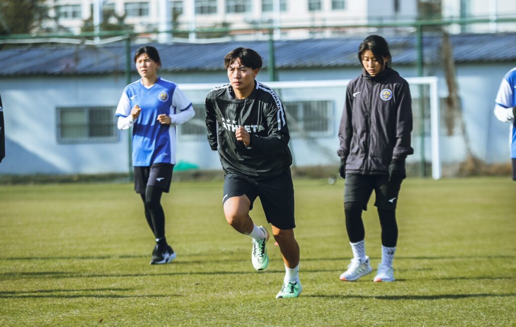 藍昱絜首次旅外完成女超初登板　有球迷從陝西到上海助威氛圍超好