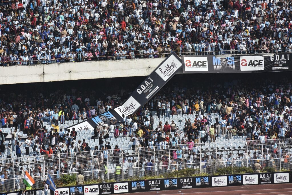 梅西印度行引爆民怨 球迷不滿僅短暫現身、場內爆發失控衝突 梅西印度行引爆民怨 球迷不滿僅短暫現身、場內爆發失控衝突