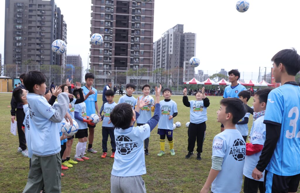 淡水文中五足球場正式啟用！結合草根足球節開踢　盼打造國際化運動地標