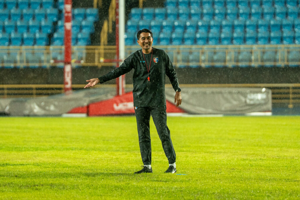 中華女足備戰亞洲盃遇傷兵潮 主帥查克摩爾:我們靠體系不靠個人 中華女足備戰亞洲盃遇傷兵潮 主帥查克摩爾:我們靠體系不靠個人