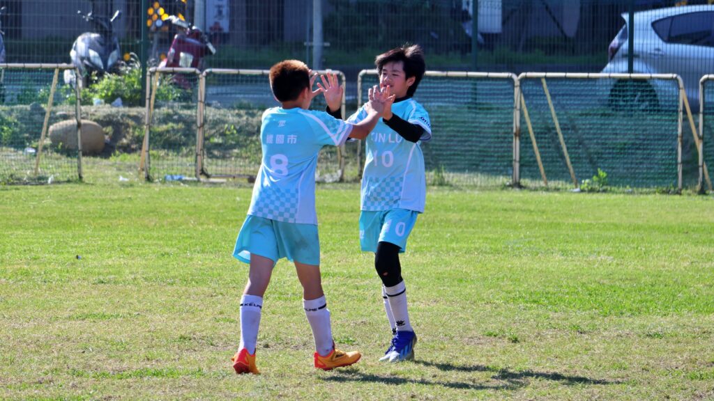 114學年度小學生足球賽桃園開踢　假日賽制獲好評！凝聚親子打造最強後盾