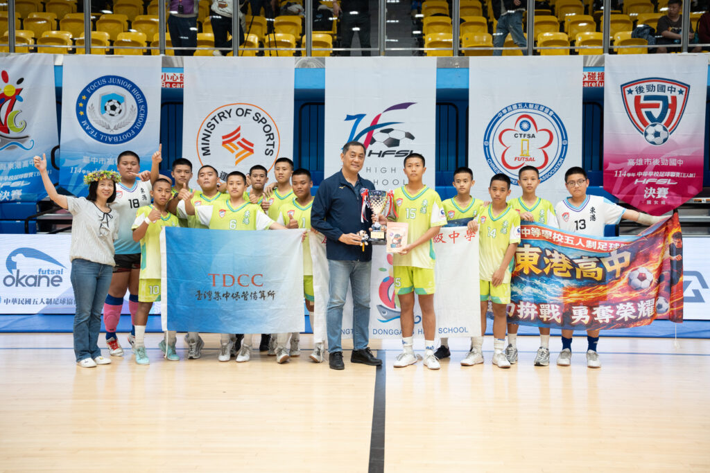 中學五人制/擋下台北和平強勢反撲!屏東東港勇奪隊史首冠 呂宇棠膺MVP、余友智穿金靴 中學五人制/擋下台北和平強勢反撲!屏東東港勇奪隊史首冠 呂宇棠膺MVP、余友智穿金靴