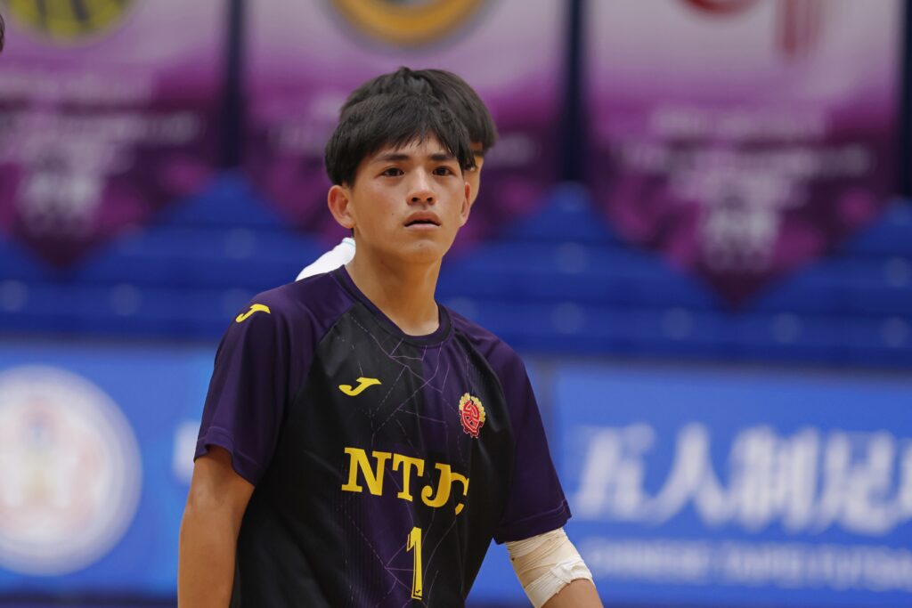 中學五人制／水泥地練撲救！東專小高一門將狂擋單刀球　葉庭宏不怕受傷笑：別踢帥臉都好