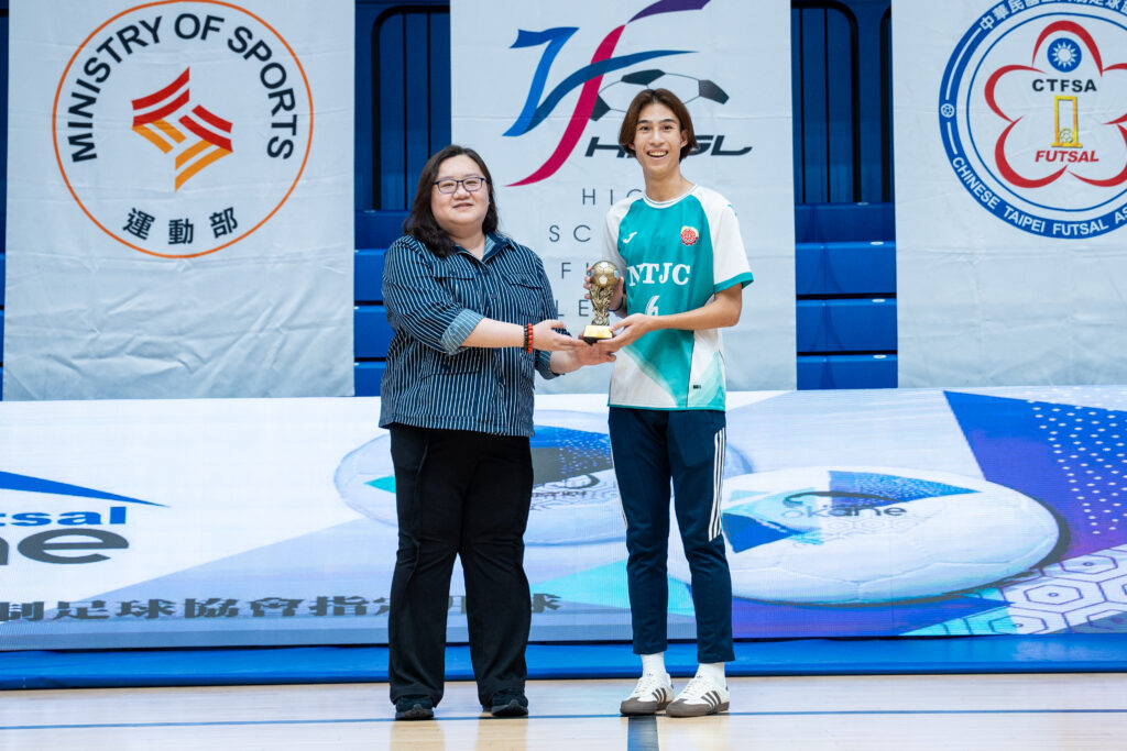 中學五人制/從差點掛靴到逆勢奪MVP!東專豐世哲與摯友「頂峰相見」:才知道原來我沒有比較差 中學五人制/從差點掛靴到逆勢奪MVP!東專豐世哲與摯友「頂峰相見」:才知道原來我沒有比較差