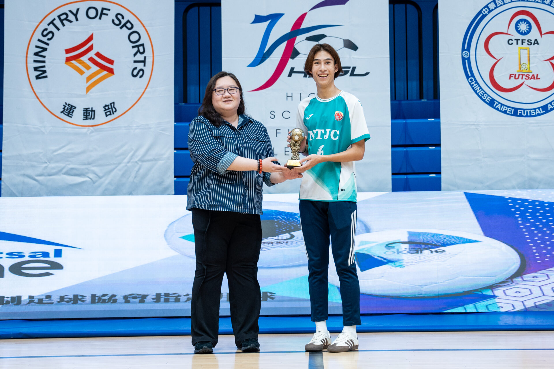 中學五人制／從差點掛靴到逆勢奪MVP！東專豐世哲與摯友「頂峰相見」：才知道原來我沒有比較差