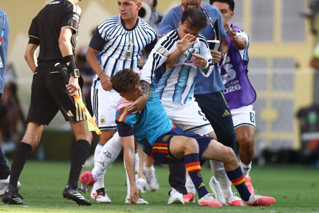 輸球敗人品!阿根廷決賽失利爆發大鬥毆 FIFA展開調查、外界喊禁賽 輸球敗人品!阿根廷決賽失利爆發大鬥毆 FIFA展開調查、外界喊禁賽